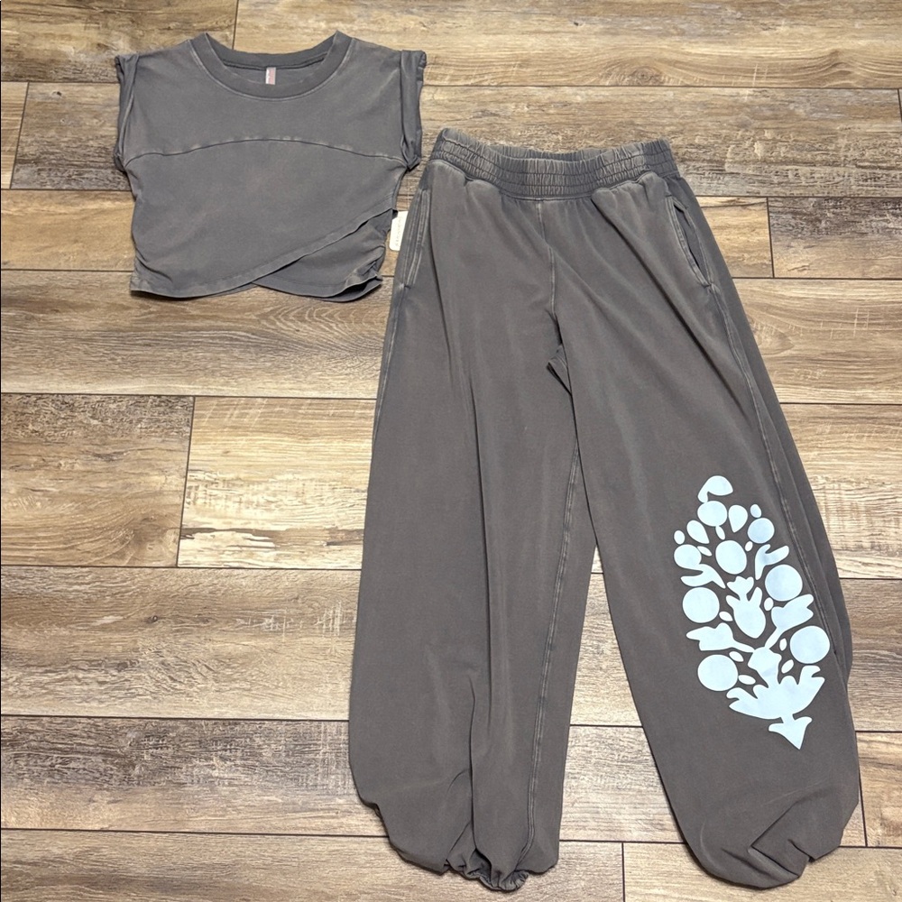 NWT FP Movement Hot Shot Logo Crossover Set Dark Shadow Small - Picture 3 of 10